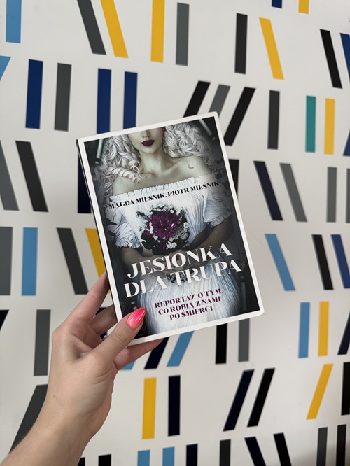 Okładka książki Jesionka dla trupa