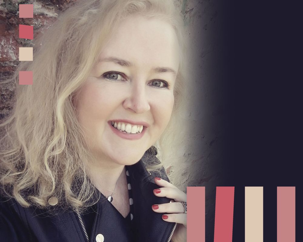 Zdjęcie Katarzyny Misiołek, kobiety w średnim wieku w blond włosach, na czarnym tle