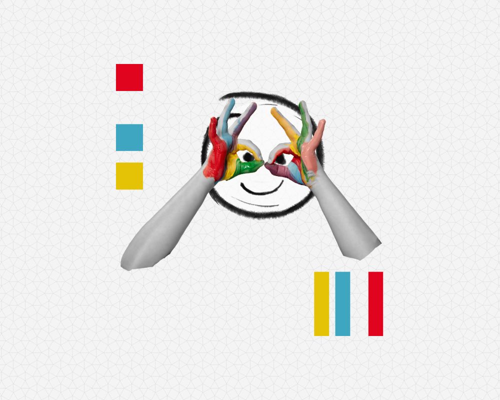 Na białym tle narysowana buźka i dwie ręce umazane farbą, które układają się w okulary na oczach narysowanej buźki.