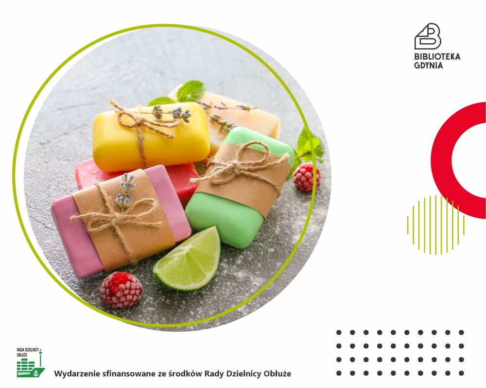 zdjęcie kolorowych mydełek obwiązanych estetycznie papierem i sznurkiem w otoczeniu owoców, w lewnym dolnym rogu logo Rady Dzielnicy Obłuże