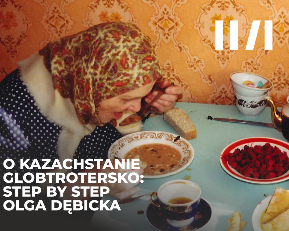 Zdjęcie starszej kobiety jedzącej zupę.