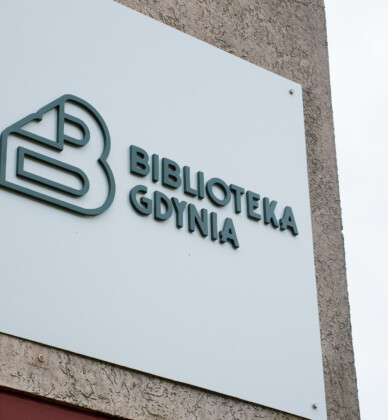 Biblioteka Dąbrowa.jpg