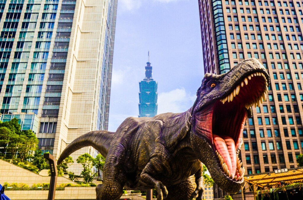 f3 śladami dino