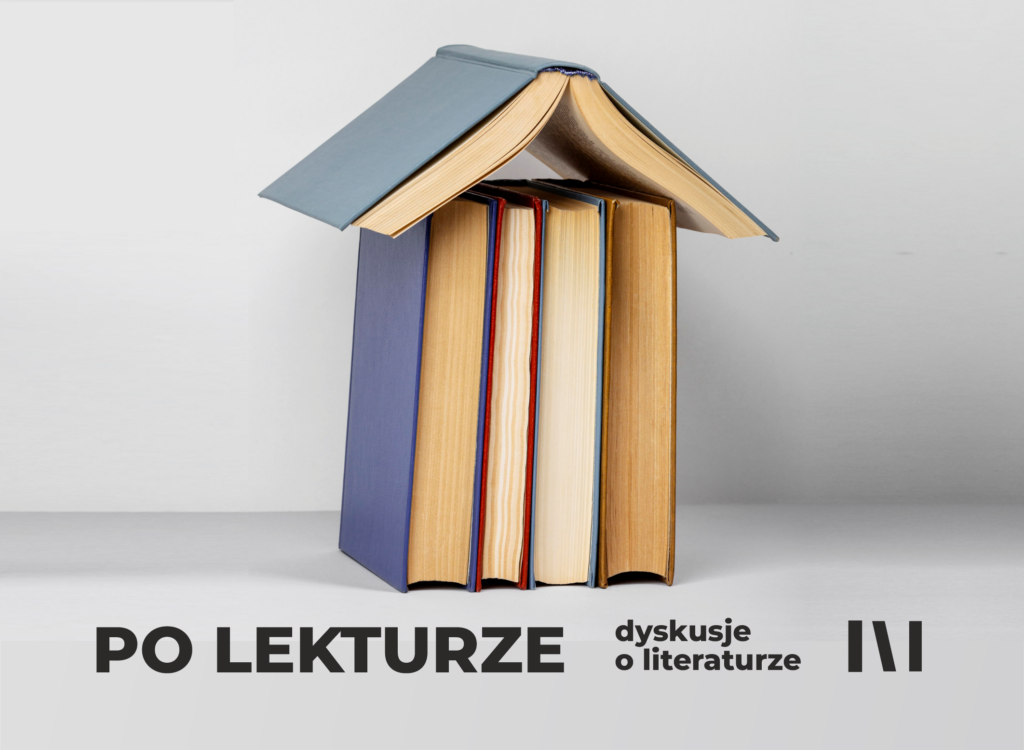 Zdjęcie książek ustawionych w kształ domku ze spadzistym dachem