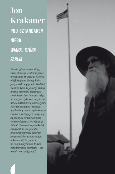 Zdjęcie okładki reportażu "Pod sztandarem nieba. Wiara, która zabija" Jona Krakauera, wydanie wydawnictwa Czarne