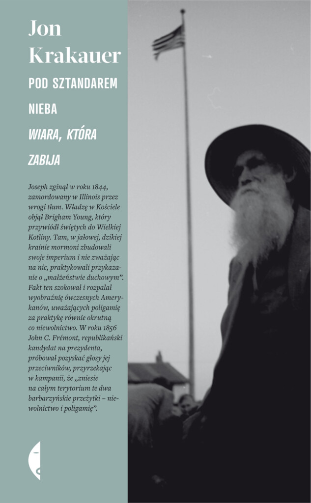 Zdjęcie okładki reportażu "Pod sztandarem nieba. Wiara, która zabija" Jona Krakauera, wydanie wydawnictwa Czarne