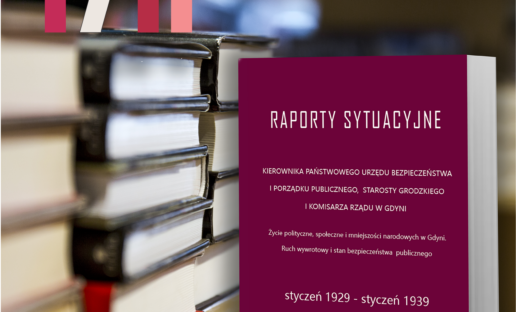 Książka „Raporty sytuacyjne Komisarza Rządu w Gdyni 1929-1939” na innych książek ułożonych na sobie.
