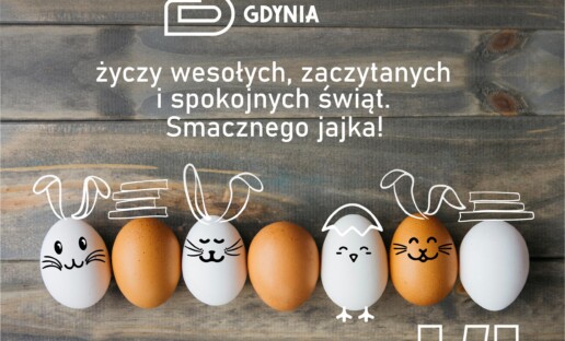 Leżące na drewnianym stole, ustawione w rządku jaja. Część z nich ma na sobie malunki przedstawiające uśmiechnięte buźki zajęcy oraz kurczaka. Nad niektórymi z nich są również dorysowane uszy zająca, dodatkowa skorupka lub książki. Powyżej napis: "Bibliot