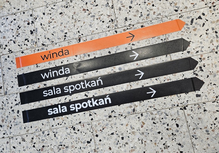 Pasy naprowadzające w Bibliotece Witomino.