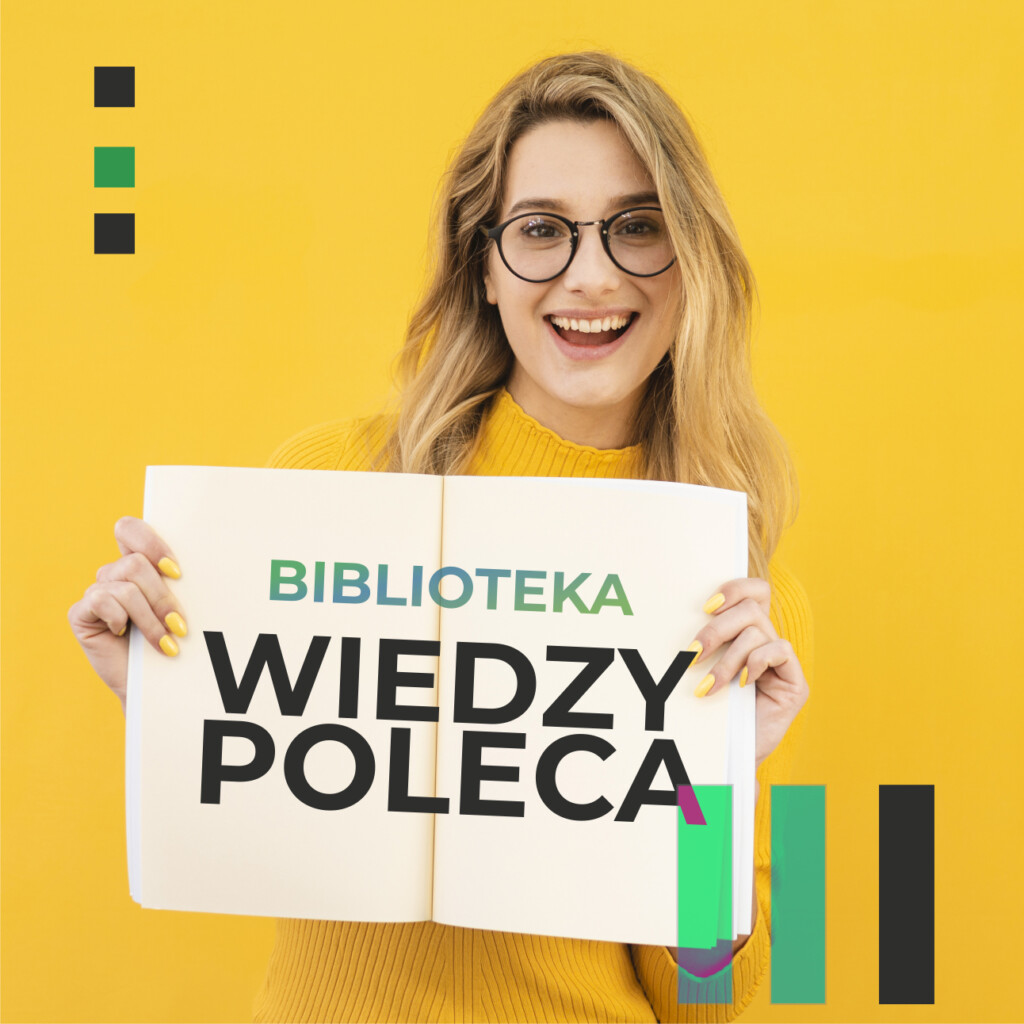 Zdjęcie przedstawia uśmiechniętą kobietę w okularach, trzymającą otwartą książkę, na której widnieje napis "Biblioteka Wiedzy poleca".