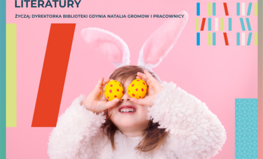 Dziewczynka w kostiumie wielkanocnego zająca trzymająca dwie żółtoczerwone pisanki na wysokości oczu.