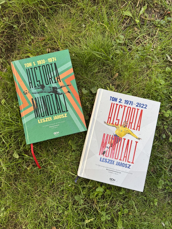 Zdjęcie dw&oacute;ch tom&oacute;w książki "Historia mundiali"