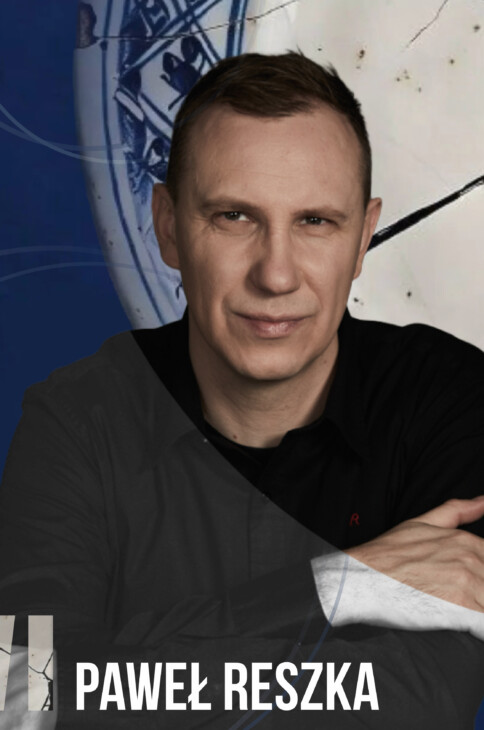 Paweł Reszka - mężczyzna ubrany na czarno z krótkimi ciemnymi włosami
